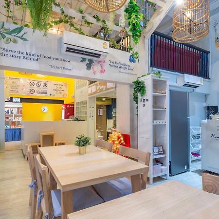 Kinnon Deluxe Hostel Coworking Cafe Bangkok Exterior photo