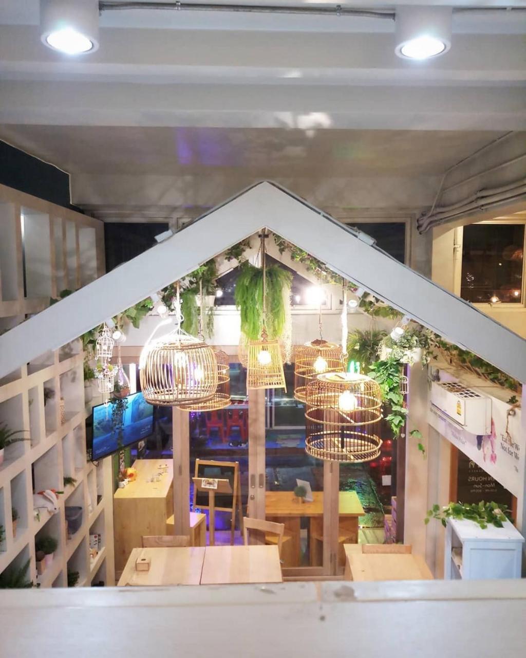 Kinnon Deluxe Hostel Coworking Cafe Bangkok Exterior photo