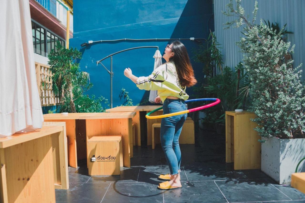 Kinnon Deluxe Hostel Coworking Cafe Bangkok Exterior photo