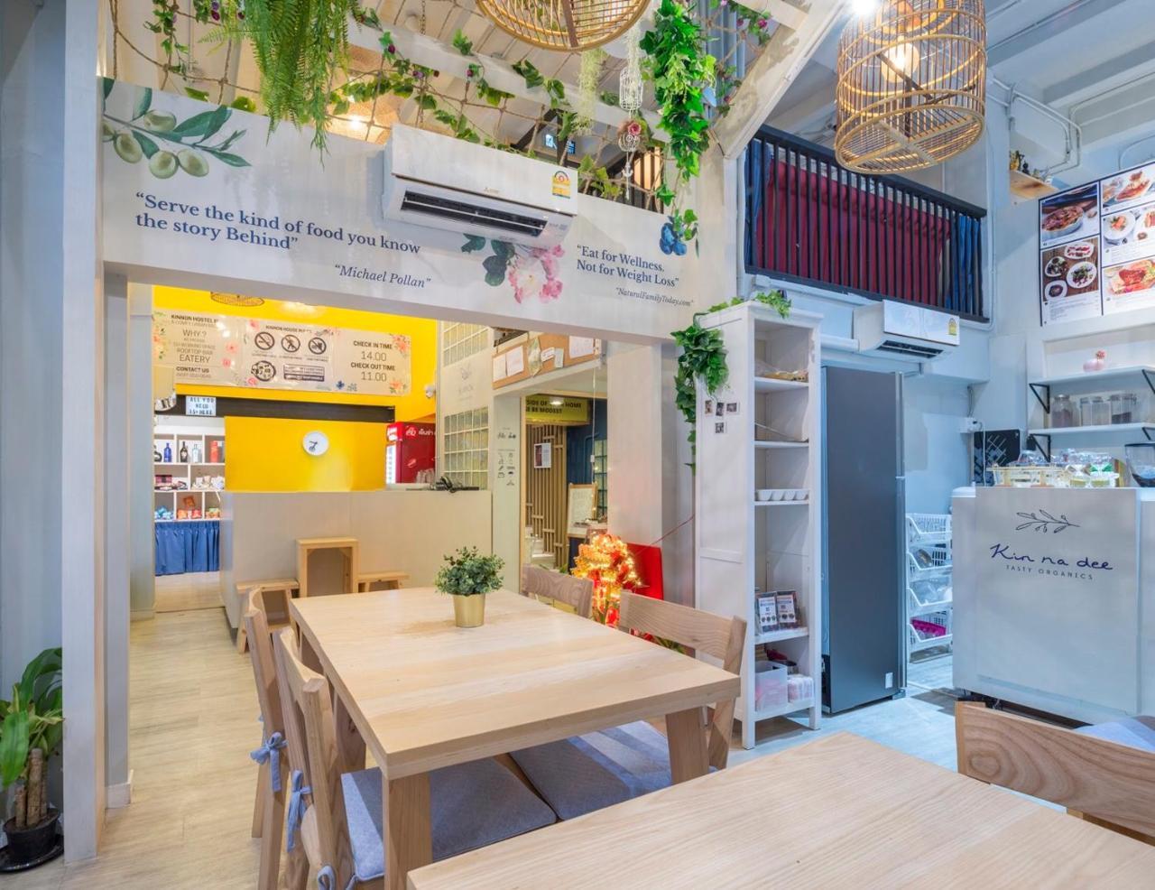 Kinnon Deluxe Hostel Coworking Cafe Bangkok Exterior photo
